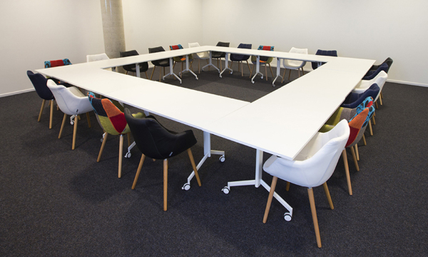 La flexibilité est essentielle dans un bureau moderne. image